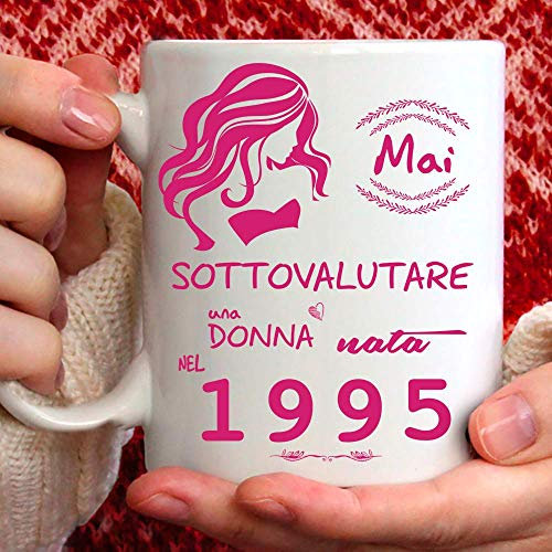 Tee Design Tazza 1995 Compleanno Donna 30 Anni, Idea Regalo Mai Sottovalutare una Donna nata nel 1995 - Tazze per Regali Divertenti - Gadget Divertente