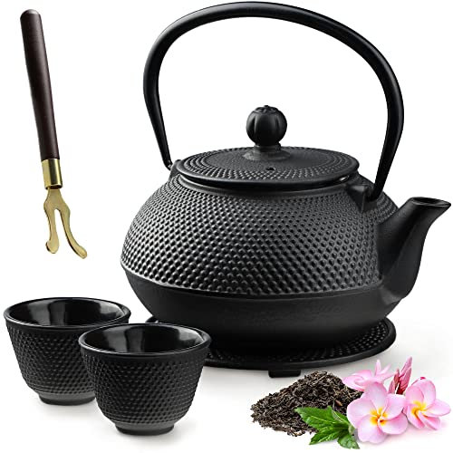 KADAX Cast Iron Teapot with Enamelled Interior 850 ml, Japanese Tea Kettle with Lid, Two Cups, Trivet Stand and Infuser for Loose Leaf (Black)