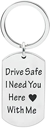 BCughia Schlüsselanhänger, Schlüsselanhänger Männer Klein Rostfreier Stahl 40X40Mm Schlüsselanhänge mit Gravur Drive Safe I Need You Here with Me