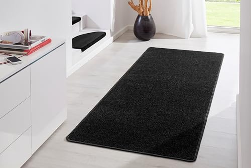 Hanse Home Indoor Teppich Fancy – Wohnzimmerteppich einfarbig Modern Velours Teppich für Esszimmer, Wohnzimmer, Kinderzimmer, Flur, Schlafzimmer, Küche – Schwarz, 80x200cm