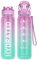 Sahara Sailor Trinkflasche, 1L Sport Trinkflasche Weithals mit Abnehmbarem Strohhalm und Silikonausguss, 1 liter Motivation Trinkflasche mit Zeitmarkierung, Tritan, BPA Frei (1 Flasche)