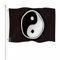 Yekiua Ying-Yang-Symbol-Flagge, 90x150 cm, Tagnacht gegenüberliegende Kräfte, UV-geschütztes Banner, langlebige Flagge für den Innen- und Außenbereich mit Messingösen, lebendige Farbe, Schwarz,Weiß