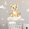 Löwe auf der Wolke V331 mit Wunschname | handgezeichnet | AUFKLEBER Kindergarten | Wandsticker Kinderzimmer mit Sternen Babylöwe Babyzimmer Personalisierbar (40 x 40 cm)