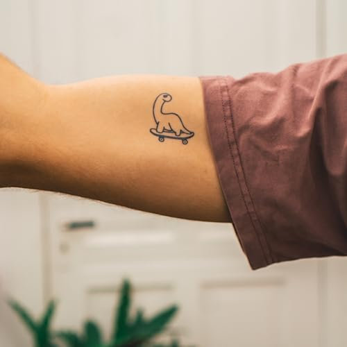 Inkster Tattoo - cooler Dino Tattoo | Temporäres Tattoo mit EU-Kosmetikzertifizierung | wasserfest + vegan | revolutionäres 2-Wochen-Tattoo | Fake Tattoos und Klebetattoos für Erwachsen