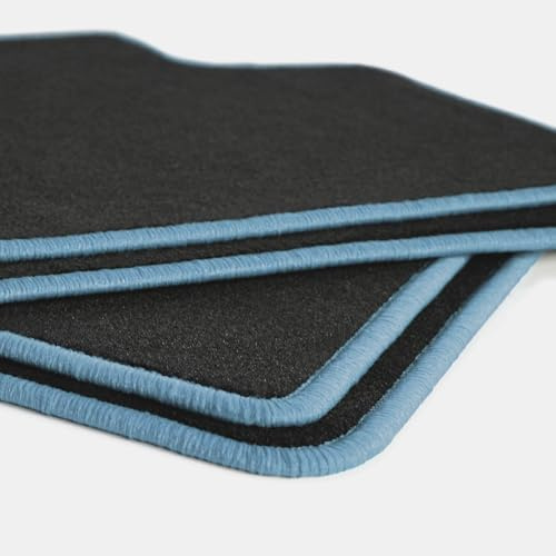Auto Fußmatten Schwarz Velours Rand hellblau passend für VW Passat B6 3C 2005-2010 mit Halter oval – 4-teiliges Set | rutschfest, Robust & Pflegeleicht | Made in Germany