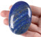 QINJIEJIE Groß Lapislazuli 2.4 Ovale Kristall Natürliche Kristalle Edelsteine Sorgensteine Handschmeichler Stein Polierte Steine Reiki Steine für Angst zu Lindern Yoga Meditation Deko 1PC