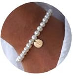 TINGN Armband mit Buchstaben Gold - Personalisiert Armband Damen Perlen, 14K Vergoldet Perlenarmband für Sie, Perlenarmband S Kundengebundene Trauzeugin Geschenke für Armbänder Damen, Mädchen