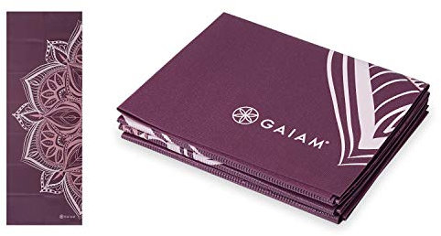 Gaiam Yogamatte, faltbar, für Reisen, Fitness- und Übungsmatte, faltbare Yogamatte für alle Arten von Yoga, Pilates und Bodentraining, Cranberry Point, 2 mm, 68L x 24W x 2mm Thick