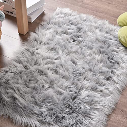 JXLOULAN Faux Lammfell Schaffell Teppich Grau 60x90 cm, Longhair Flauschiger Teppiche Wohnzimmer Deko Weicher Fell Carpet für Stühle Sofa Schlafzimmer Kinderzimmer