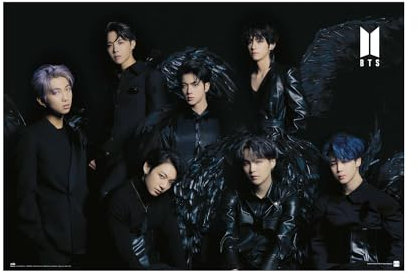 Grupo Erik Poster BTS Poster Black Wings Kunstdruck - Deko Wohnzimmer oder Deko Schlafzimmer - BTS Fanartikel K-Pop - Größe : 61 x 91 - Offizielle Lizenz BTS Merch