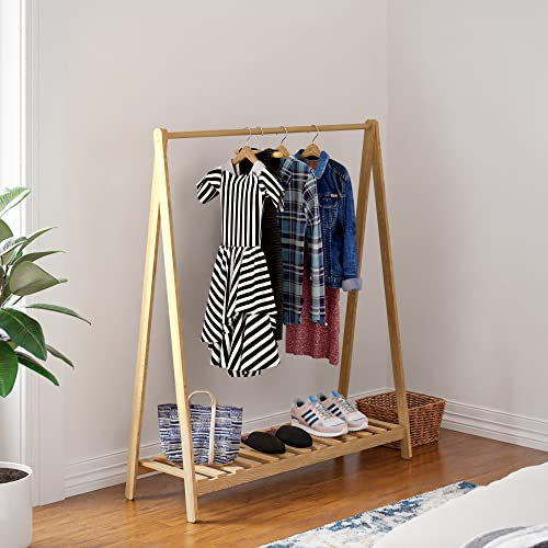 [en.casa] Kleiderständer Ledøje Garderobenständer mit Kleiderstange Jackenständer mit 1 Ablage Schlafzimmer Flur Standgarderobe Kiefernholz 125 x 86 x 38 cm