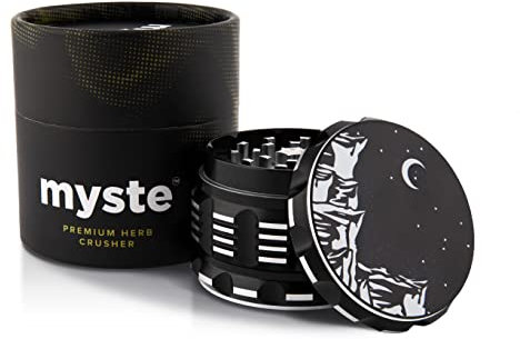 MYSTE MONTAGNA Macinino per Erbe Grandi 2.5 (63mm), Herb Grinder, Tritarore Denti Affilati Aggiornati, Raschietto Polline, Mulinino Set di 4 Pezzi, Macinaspezie, Confezione Regalo