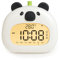 IHALO Mignon Réveil Enfant Réveil de Chevet avec Panda Veilleuse Écran LED Numérique 3,15 Pouces Trois Alarmes Mode Week-End Date Heure Température Rechargeable Décoration pour Chambre de Bébé
