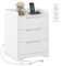 Brinlawb Nachttisch mit Ladestation (2 AC-Steckdosen, 2 USB-Anschlüsse) Nachtschrank mit 3 Schubladen, Beistelltisch, Sofatisch für Wohnzimmer Schlafzimmer Arbeitszimmer, Einfache Montage, Modern Weiß