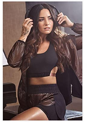Demi Lovato Poster Leinwand Poster Schlafzimmer Dekor Sport Landschaft Büro Zimmer Dekor Geschenk ohne Rahmen Stil 30 x 45 cm