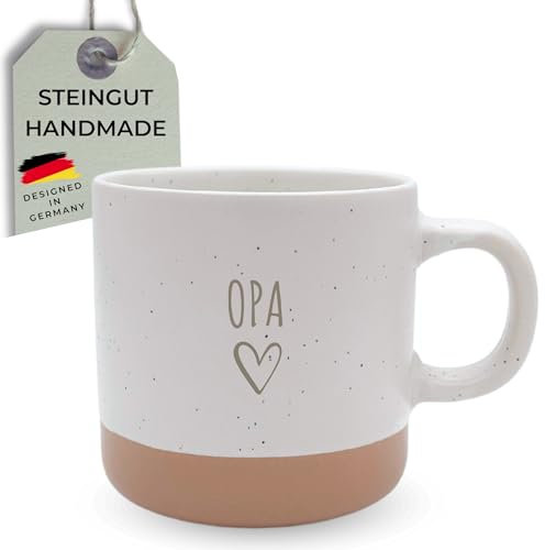 HerzHolzPapier® Steingut-Tasse 'OPA' – 360 ml – Handgefertigte Keramik Kaffeetasse Teetasse – Spülmaschinen- & Mikrowellenfest – Rustikales Design in Sprenkeloptik – Geschenk für Opa