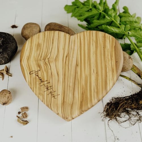 Homefarming Frühstücksbrettchen in Herzform - Das Frühstücksbrettchen in Herzform mit Einer Liebeserklärung zum perfekten Start in den Tag. Holz aus Europa. Veredelt in Deutschland.