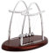 Newton Pendel, Klassisches Kugelpendel 5 Balancekugeln mit Weinroter Basis KugelstoßPendel Newtons Cradle Physik Spielzeug Schreibtisch Gadgets Stresskiller Unruhe Pendel Aesthetic für Büro Deko