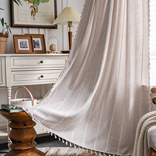 Sutuo Home Boho-Vorhang für Schlafzimmer, 244 cm lang, lichtfilterend, Bauernhaus, Vintage, Shabby-Chic-Quasten, Fensterbehandlung, böhmische Stickerei, 1 Panel 132.1 cm Bx243.8 cm L, Taupe
