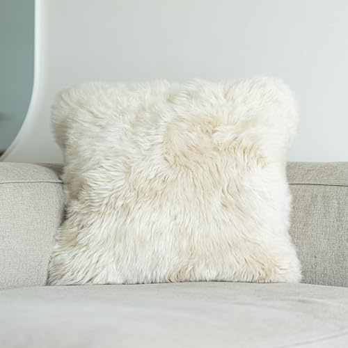Nordic Sheep Lammfell Kissenbezug 50x50 cm, Kuschelkissen, Beige | Echtes Lammfell auf einer Seite, weich & kuschelig, ideal für Sofa & Bett, viele Farbvarianten