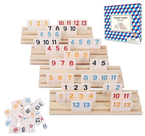 Rummy Cube Spiel mit 106 großen Zahlenplättchen-Set, 4 Holz-Ablagebänkchen & Würfel - Familien-Brettspiele für Erwachsene & Kinder, Reisegröße Rummy Spiele für 2-4 Spieler, unterhaltsames Spiel