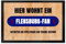 speecheese Hier wohnt EIN Flensburg-Fan Fußmatte XXL in 50x75 cm mit Turnhallenboden Motiv Sportfan Flensburg Sport Sportler