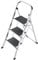 Hailo Alu-Klapptritt StandardLine, 3 große Stahl-Stufen bis 150 kg, kleine Alu Leiter mit Anti-Rutsch-Matten, Trittleiter mit Klappsicherung, Silber, Aktuelles Modell K70