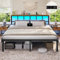 Brinlawb Cadre de Lit 180x200 avec Sommier Métal Lit 2 Personnes avec Lumières LED et Multiprise (2 Prises AC, 2 Ports USB) lit double 180x200 cm avec Rangement Facile à Assembler, Marron Vintage/Noir