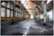 Wallario Glasbild Alte Industriehalle leerstehend und einsam - 60 x 90 cm Wandbilder Glas in Premium-Qualität: Brillante Farben, freischwebende Optik