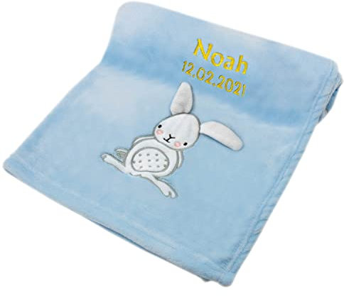 cozy racoon Babydecke Bestickt mit Namen und Geburtsdatum | Weiche Kuscheldecke für Baby Jungen und Mädchen I Personalisiertes Geschenk zur Geburt oder als Erstausstattung I Blaue Decke mit Hase