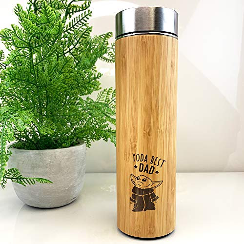 eBuyGB Personalised Bamboo Travel Flask, Baby Yoda Travel Mug, 500ml Star Wars Themed Coffee Mug Cup, Funny Gifts for Dad from Daughter, Son (Yoda Best Dad)