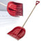 KADAX Schneeschaufel aus Kunststoff, Schaufel mit ergonomischem D-Griff, Blattbreite: 45 cm, Schneeschieber mit Holzstiel, Schneeschippe, Schneeräumer (Rot)