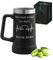 Maverton Isolierter Bierkrug mit Gravur 700 ml Schwarz - personalisiertes Bierglas Edelstahl - Geschenke für Männer - Geburtstagsgeschenk für Ehemann, Partner - Biergeschenk