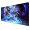 Monster Hunter Wilds Tapis de souris XXL Violet Grande taille Tapis de souris de jeu 900 x 400 cm Bords cousus Convient pour le bureau et la maison (A01)