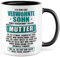 Sohn Tasse mit Spruch - Geschenk Ich bin der verwöhnte Sohn einer verdammt tollen Mutter - Kaffeetasse 330ml aus Keramik - Geburtstag Mama Geschenkidee Weihnachten Kaffee-Becher (Weiß/Schwarz)
