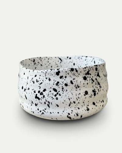 Health Bar Cosmo Chawan - japanische Matcha Schale, handgefertigt, mit schwarzen Punkten/Pinselstrichen, Gloss-Finish, 10-15 cm Durchmesser