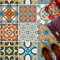 HUBDECO - Fliesenaufkleber - Küche, Badezimmer Deko - Klebefliesen - Bodenfliesen - Klebefolie Küche - Boden Schutzmatte - Selbstklebende Fliesen - 9 Stk. - Buntes Patchwork - 30x30cm