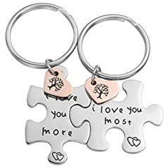 Gualiy Schlüsselanhänger 2er Set für Paare, Edelstahl Schlüsselanhänger für Frauen Männer Puzzle Gravur I Love You More Most mit Anhänger Lebensbaum Silber Schlüsselanhänger Geschenk