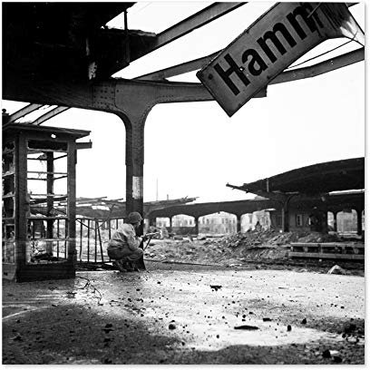 Fine Art Prints War WWII USA Soldat Ruinen Bahnhof Hamm Westfalen 1945 Foto Großes Wandbild Druck Dickes Papier 61 x 61 cm