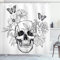 ABAKUHAUS Blumen Duschvorhang, Schädel Schmetterlinge, mit 12 Ringe Set Stielvoll Modern, 175x200 cm, Schwarz und weiß