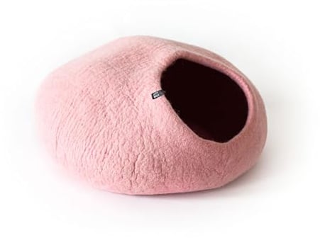 LucyBalu® Premium Katzenhöhle aus Filz | Natürliches Katzenbett aus 100% Flauschiger Wolle | Filzhöhle für Katzen handgefertigt in Nepal | Kuschelhöhle für Katzen | 45x45x28 cm | Rosa