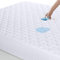 Utopia Bedding Gesteppte wasserdichte Matratzenauflage 180 x 200 cm, Matratzenauflage, Wasserdichter Matratzenschoner, Dehnbar Auf 38 cm (weiß)