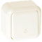 Pulsador de timbre en color beige, dimensiones 6x6x3 cm, ideal para instalaciones eléctricas y comunicación en hogares.