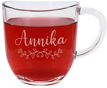 Herz & Heim® graviertes Teeglas mit Wunschname/Geschenkidee Name mit Blätterranke