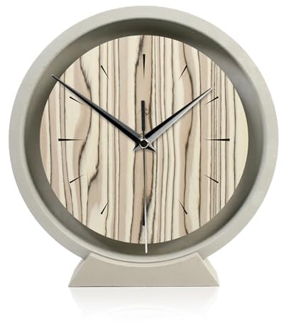 Kreative Feder Runde Tischuhr aus Beton im Industrial Design – leise Standuhr ohne Ticken in minimalistischem Design mit exklusivem Echtholzdekor – Maße ca.: 22x23cm (Ahornkern, leises Funkuhrwerk)