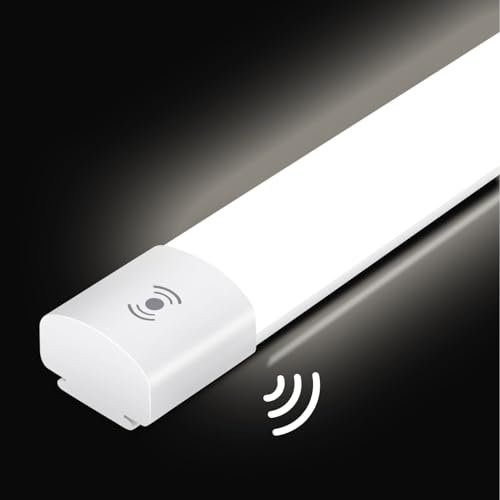 IEGLED Neon LED 150cm Plafoniera Soffitto Lineare con Sensore Movimento, 45W 5000LM IP65 Antipolvere Impermeabile - Luce a Prova di Umidità per Garage, Cantina, Officina e Bagno 4000K Bianco Naturale