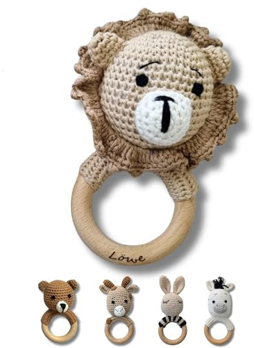 C|UTE – Babyrassel mit Namen ab 0 Monate | Greifling Baby personalisiert aus Baumwolle und Holz | Geschenk zur Geburt, Taufgeschenk Junge & Mädchen, personalisierte Geschenke Baby (Löwe, ohne Gravur)