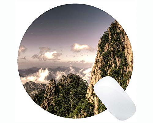 Tapis de souris rond unique personnalisé - Montagnes fantastiques - Forêt couverte de falaises, montagnes, forêts