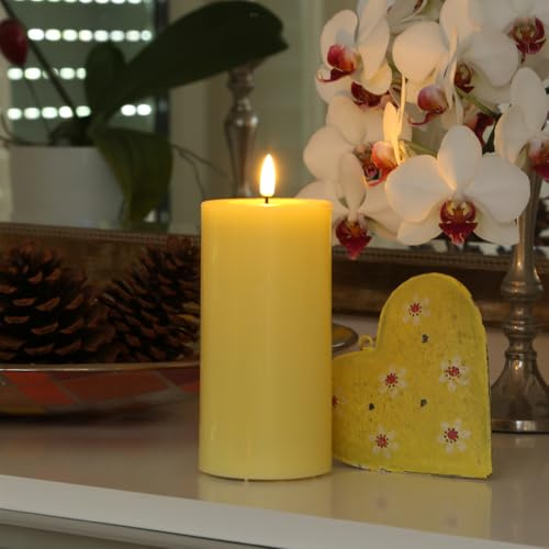 MARELIDA LED Kerze Echtwachs Deluxe Homeart Stumpenkerze mit realistischer 3D Flamme mit Wachsspiegel gelb Indoor (D: 7,5cm - H: 12,5cm)