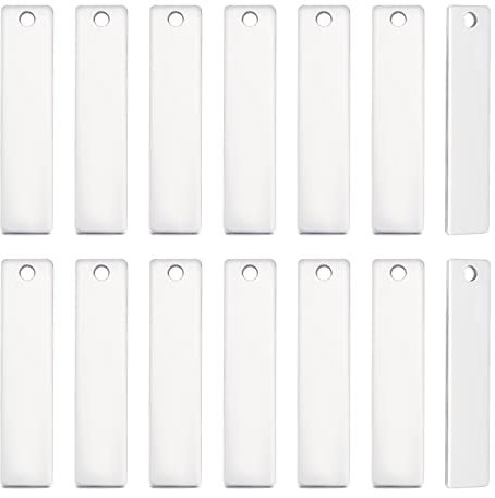 UNICRAFTALE 30pcs Rechteck Gravierbar Anhänger Edelstahl Charms Stamping Blank Tag Anhänger 40x9x1mm Rohlinge Anhänger Für Name Valentinstag Charms Hundemarke Halskette Armband Schmuck, Loch 2 mm
